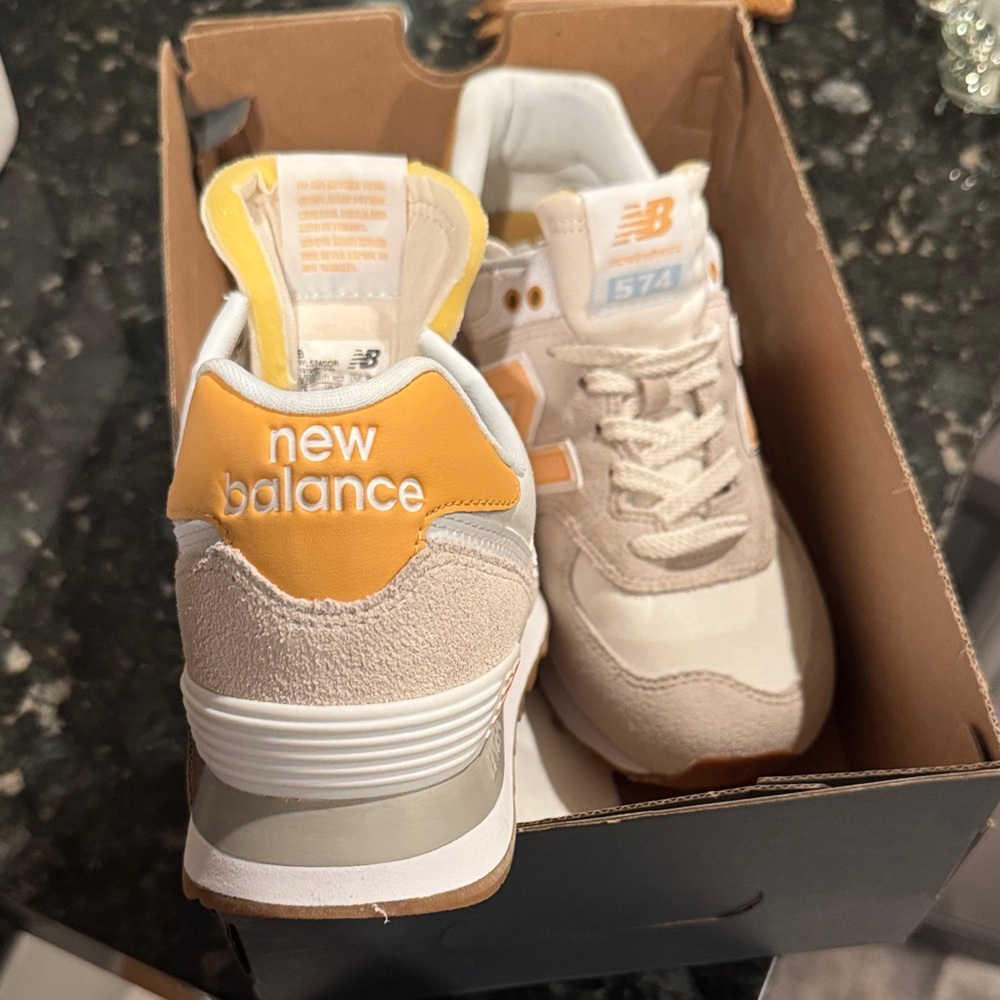 New Balance Women's 574 Shoes - Picture 6 of 9